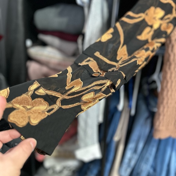 Beautiful Women’s Anthropologie Twofer Top - Picture 9 of 13